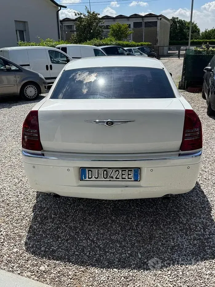 Usata Chrysler 300C 218 CV (160 kW) 2007 Bianco Berlina
