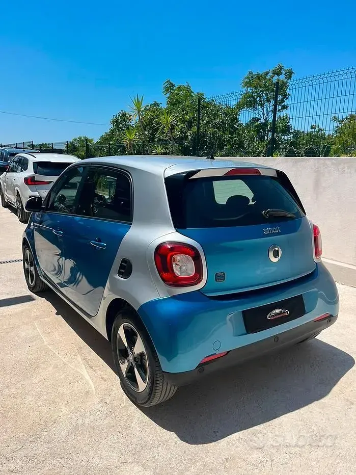 Usata Smart ForFour Electric Drive Pulse 41 kW (56 CV) 2021 Bluazzurro Utilitaria