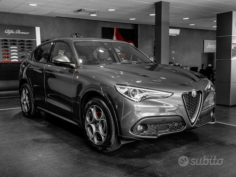 Usato 2022 Alfa Romeo Stelvio 2.0 Benzin 201 CV (50.400 €)