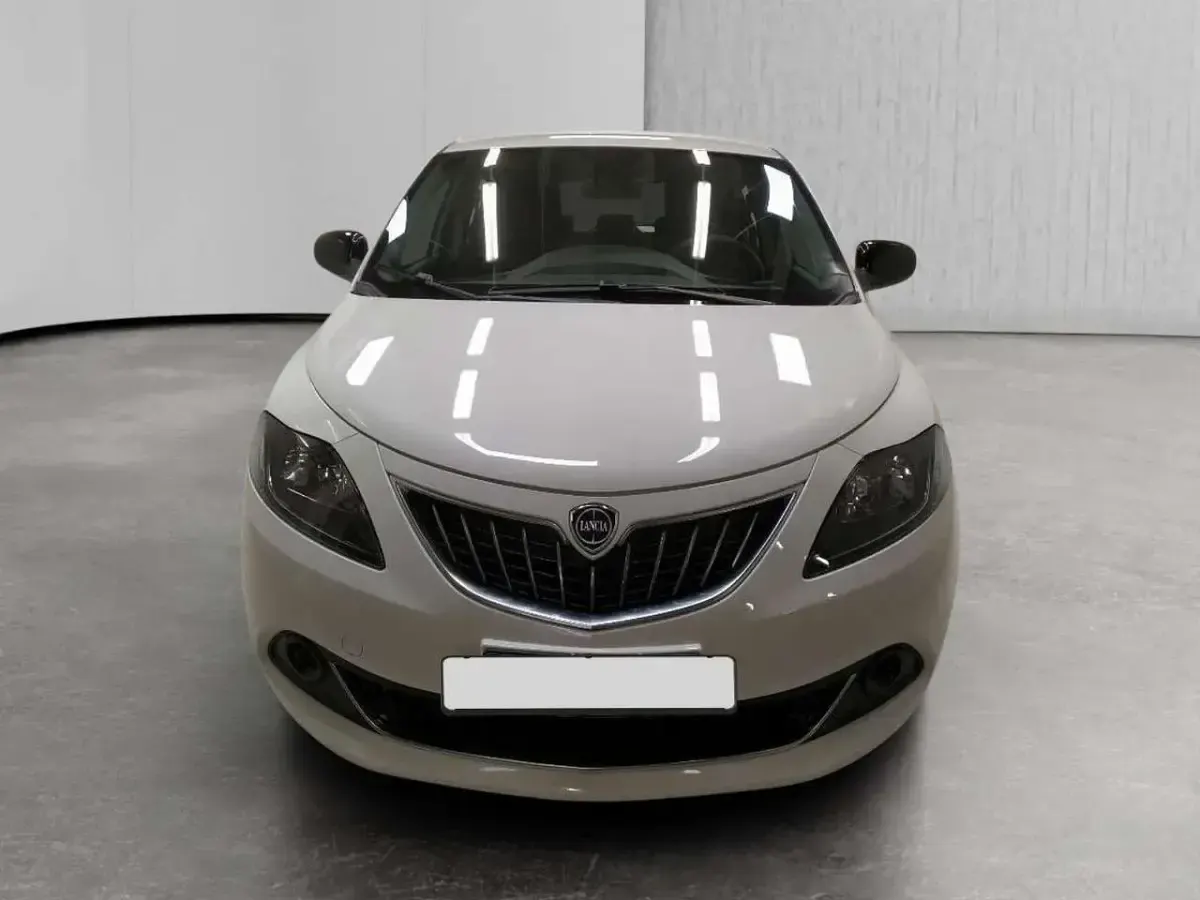 Usata Lancia Ypsilon Gold 70 CV (51 kW) 2024 Bianco Utilitaria