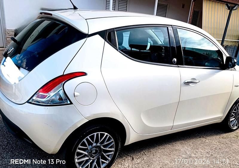 Usata Lancia Ypsilon 69 CV (50 kW) 2011 Bianco Utilitaria