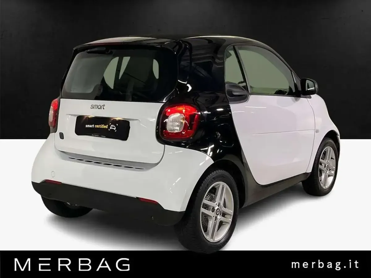 Usata Smart ForTwo Coupé Pure 60 kW (82 CV) 2022 Bianco Utilitaria