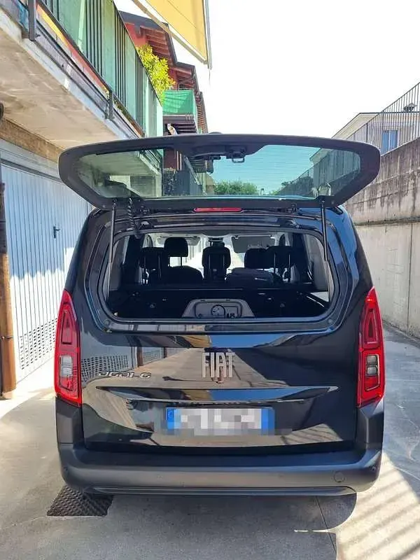 Usata Fiat Doblò 101 CV (74 kW) 2024 Nero Monovolume