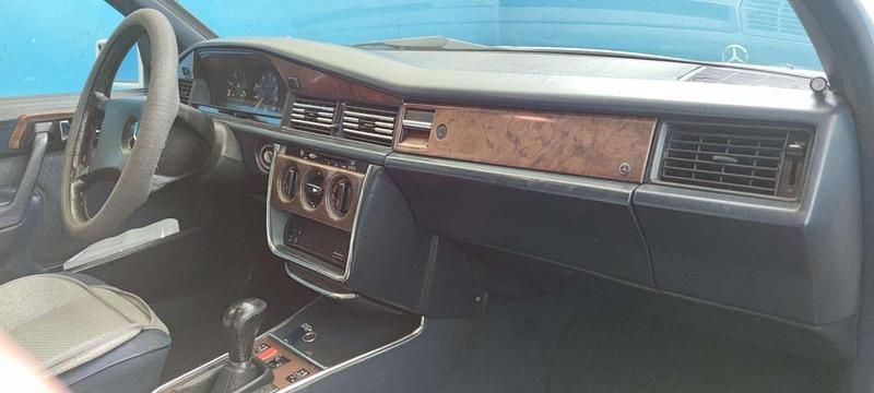 Usata Mercedes 190 72 CV (52 kW) 1989 Bianco Berlina