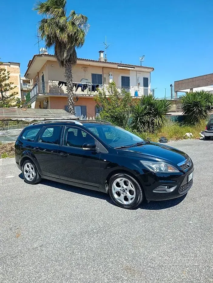 Usata Ford Focus 90 CV (66 kW) 2010 Nero Station wagon