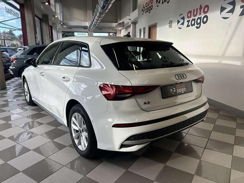Usado Audi A3 Advanced 150 CV (110 kW) 2025 Blanco Berlina