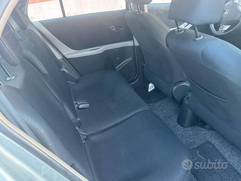 Usata Toyota Yaris Sol 90 CV (66 kW) 2006 Grigio Utilitaria