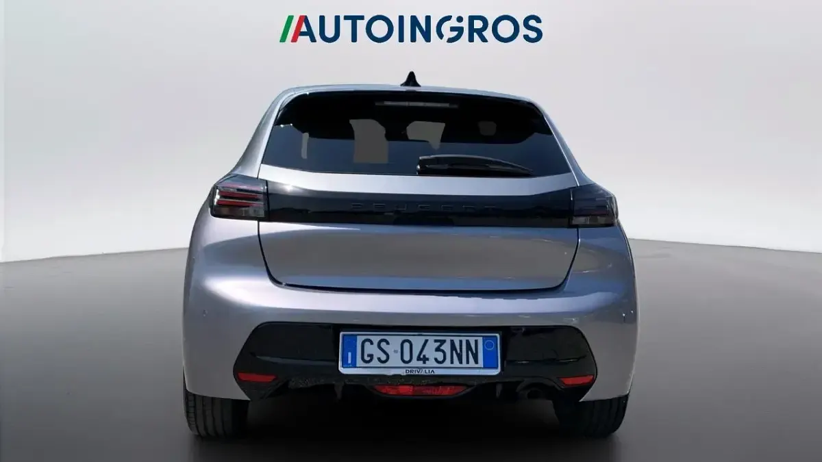 Usata Peugeot 208 Allure 101 CV (74 kW) 2024 Grigio Utilitaria