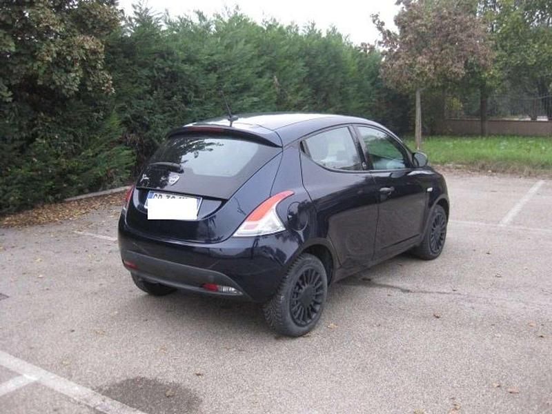 Usata Lancia Ypsilon Silver 69 CV (50 kW) 2021 Blu di blu micalizzato Utilitaria