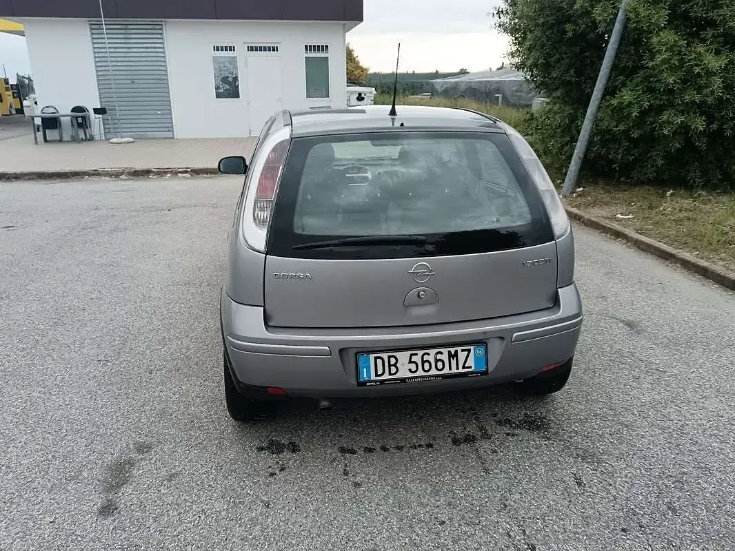 Usata Opel Corsa 101 CV (74 kW) 2006 Grigio Utilitaria