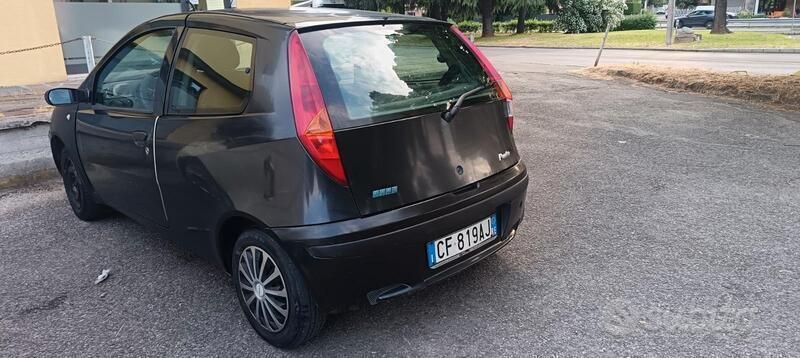 Usata Fiat Punto 80 CV (58 kW) 2003 Nero Utilitaria