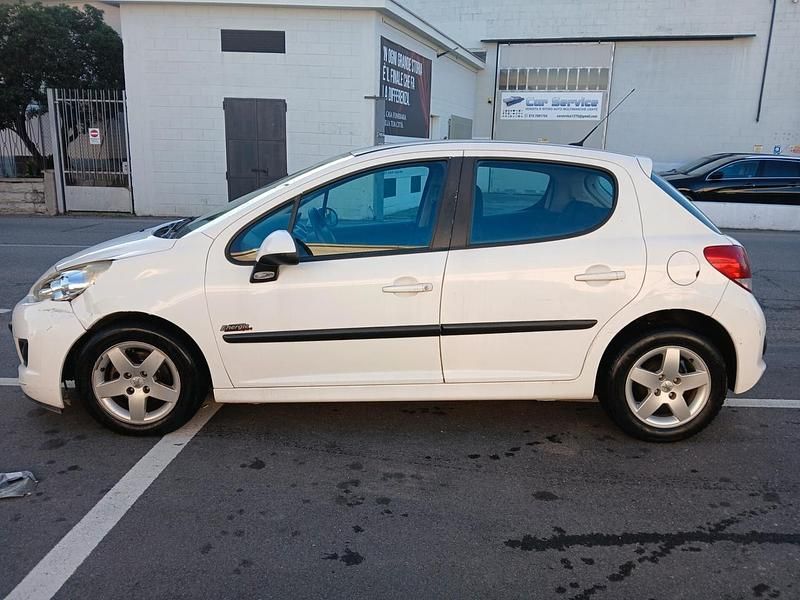 Usata Peugeot 207 73 CV (53 kW) 2009 Bianco Berlina