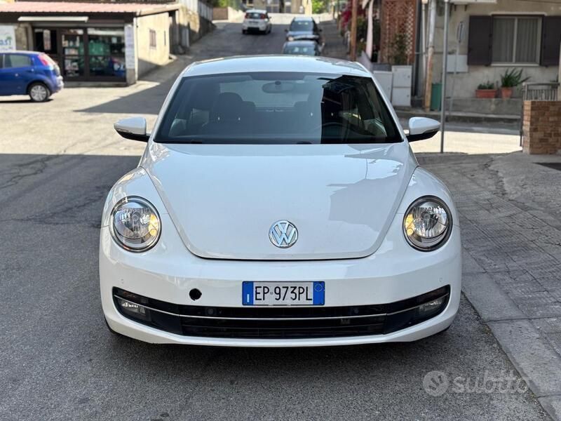 Usata VW Beetle Design 105 CV (77 kW) 2012 Bianco Utilitaria