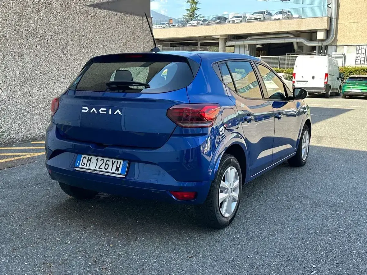 Usata Dacia Sandero Expression 67 CV (49 kW) 2023 Blu iron Berlina