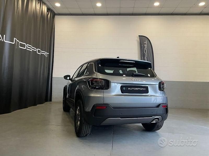 Nuova Jeep Avenger Longitude 101 CV (74 kW) 2025 Grigio SUV