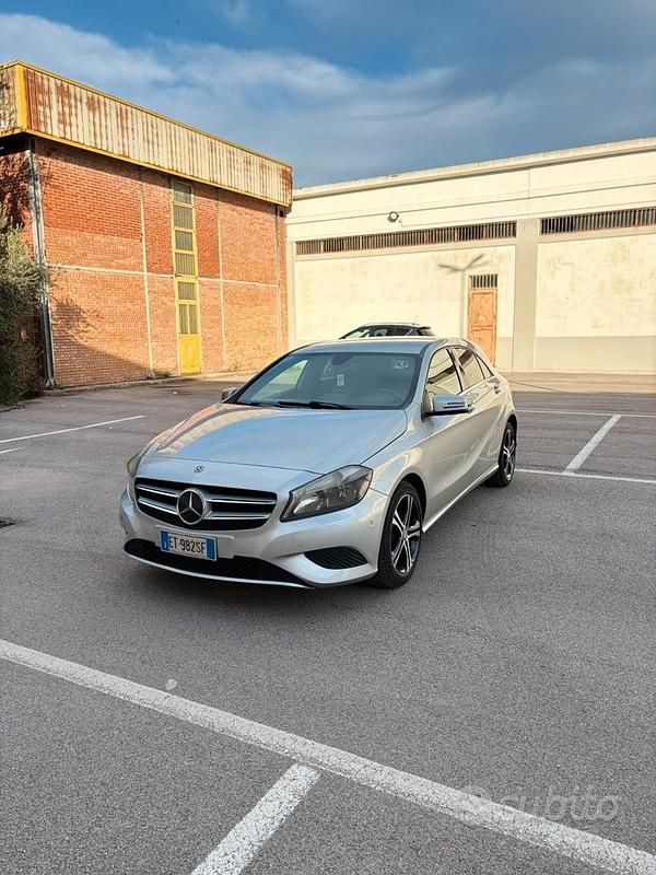 Grigio Usata 2014 Mercedes A180 Premium Tre volumi | 6900 € (Super prezzo) - Immagine 1/4