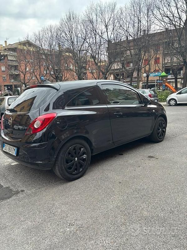 Usata Opel Corsa 80 CV (58 kW) 2009 Nero Utilitaria