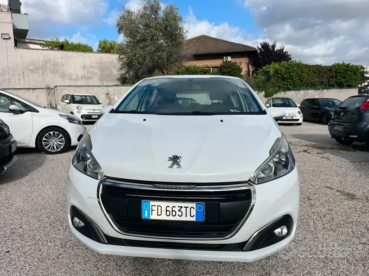 Usata Peugeot 208 Allure 82 CV (60 kW) 2016 Bianco Utilitaria
