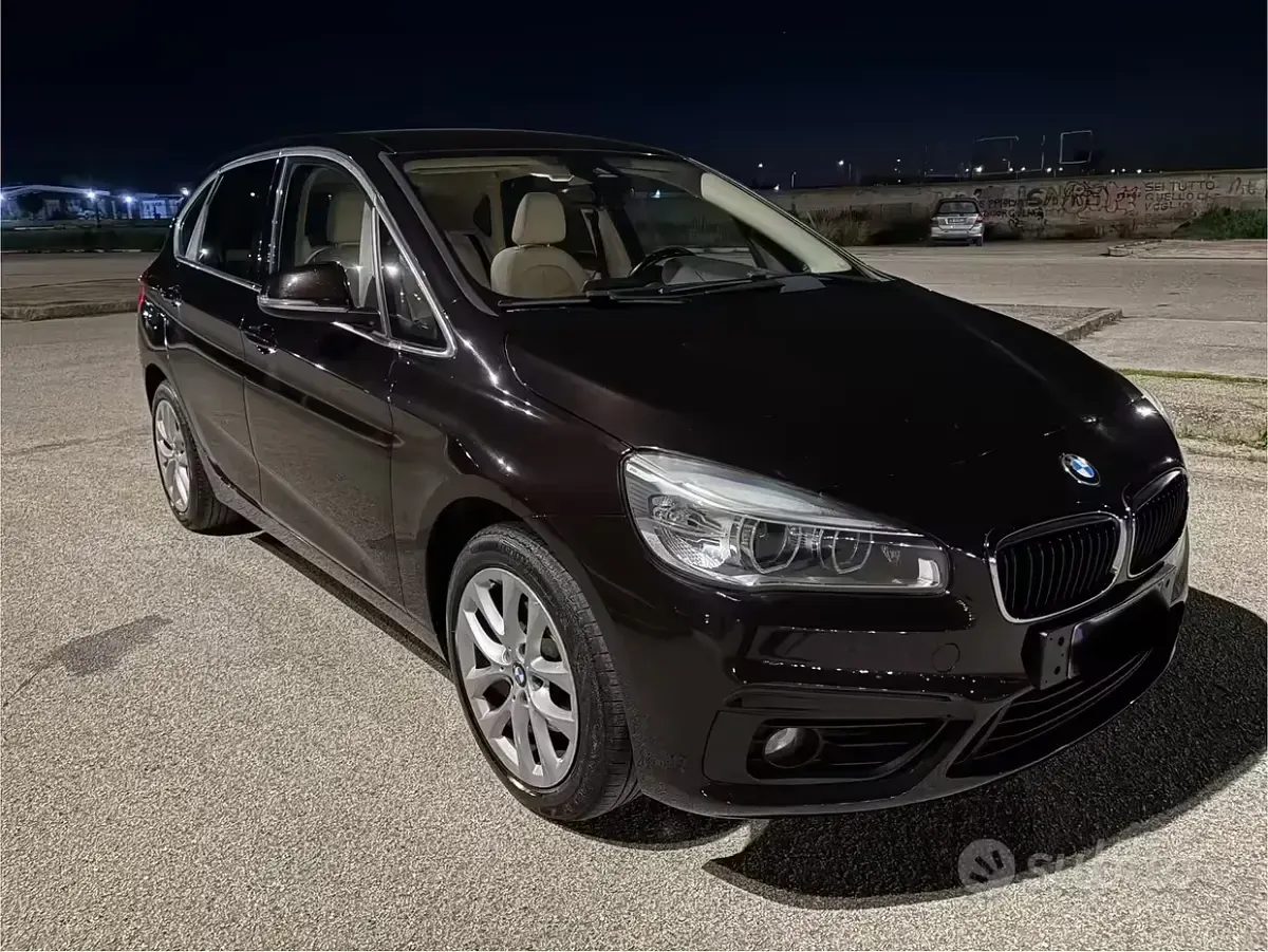 Begagnad BMW 218 Active Tourer Efficient Dynamics 150 HK (110 kW) 2015 Brun Minibuss