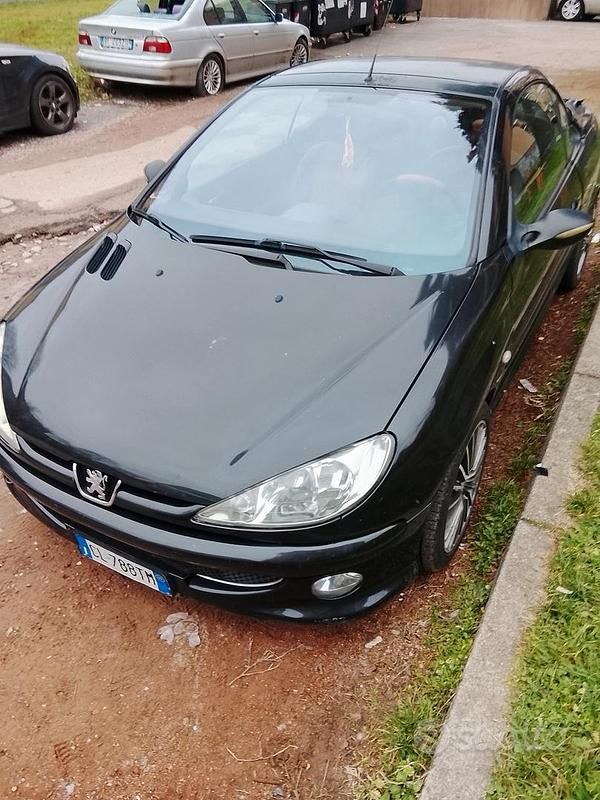 Usata Peugeot 206 CC 109 CV (80 kW) 2005 Nero Cabrio