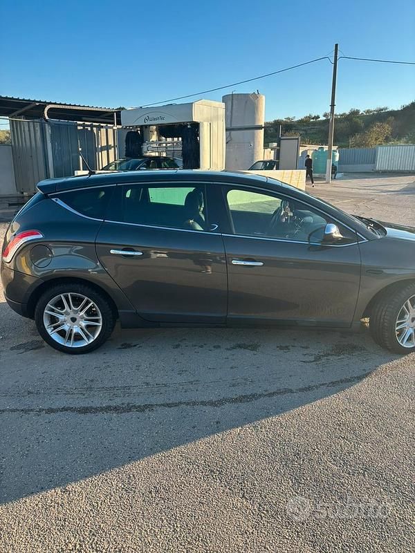 Usata Lancia Delta 120 CV (88 kW) 2009 Grigio Utilitaria