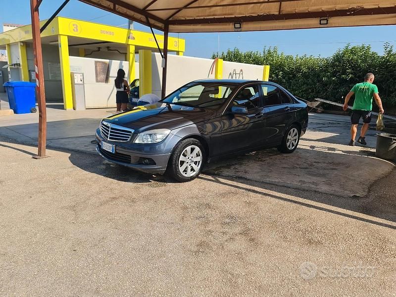 Grigio Usata 2009 Mercedes C220 Tre volumi | 5500 € (Buon prezzo) - Immagine 1/4