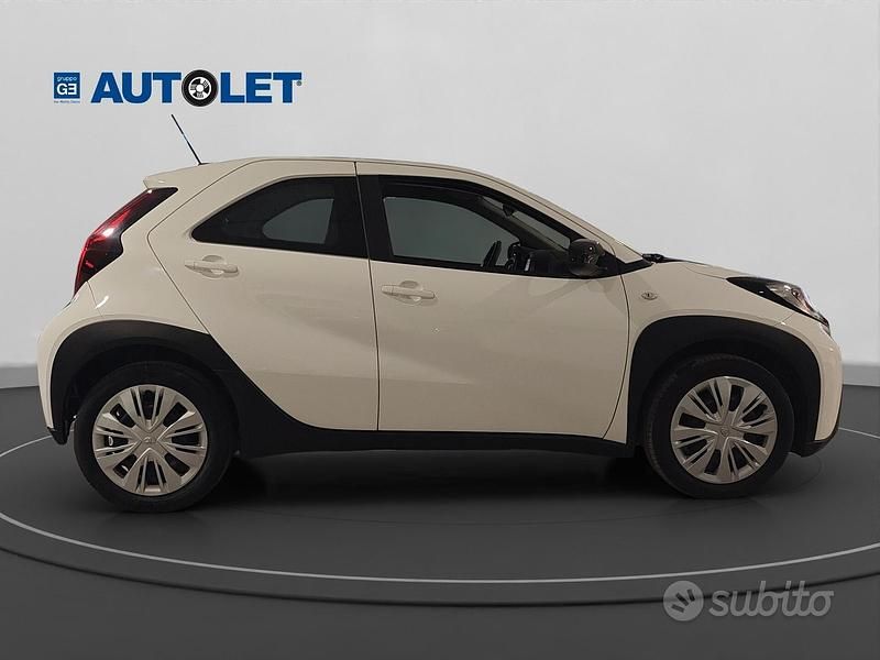 Begagnad Toyota Aygo X Active 72 HK (52 kW) 2022 Vit SUV