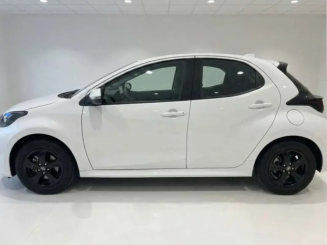 Usata Toyota Yaris Hybrid Active 92 CV (67 kW) 2024 Berlina