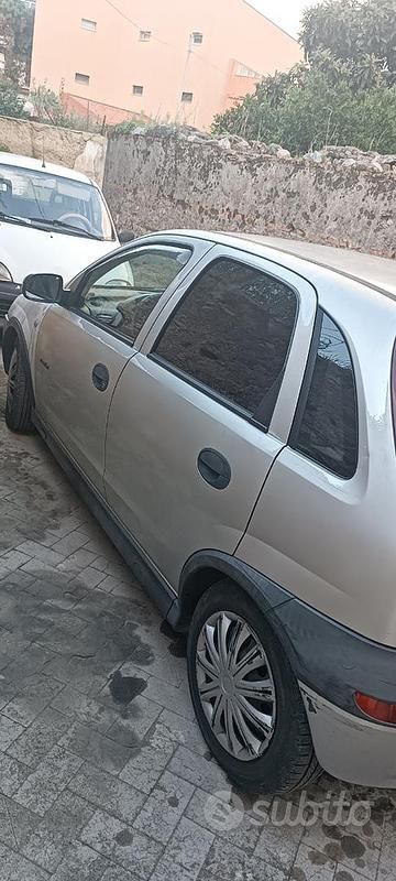 Usata Opel Corsa 75 CV (55 kW) 2002 Grigio Berlina