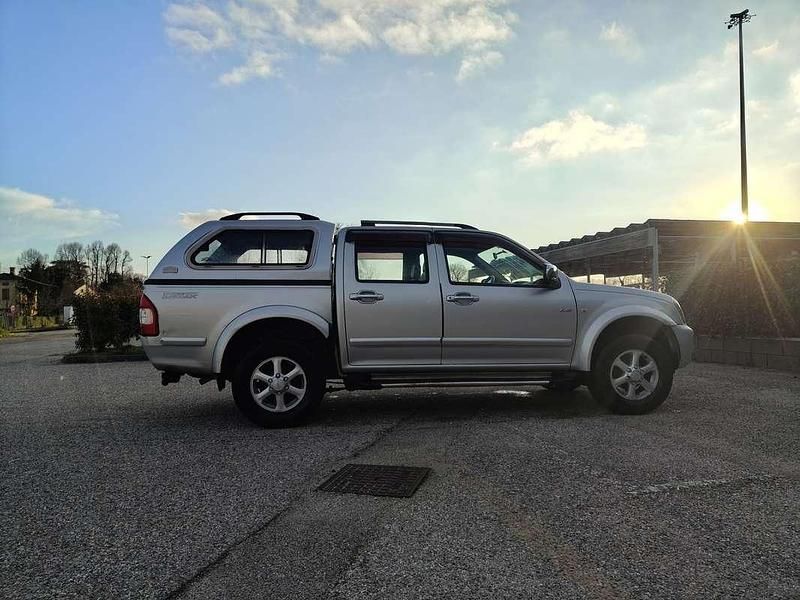 Usata Isuzu D-Max 131 CV (96 kW) 2006 Grigio SUV