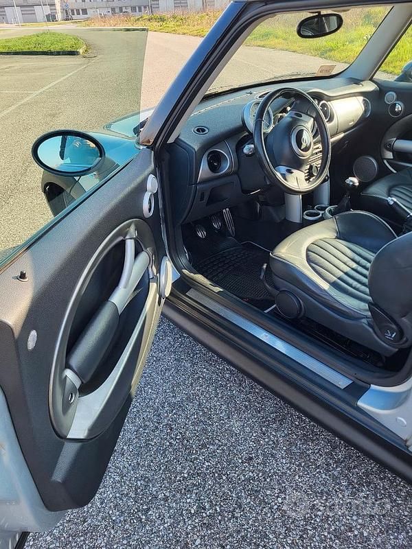 Usata Mini Cooper 163 CV (119 kW) 2004 Grigio Utilitaria