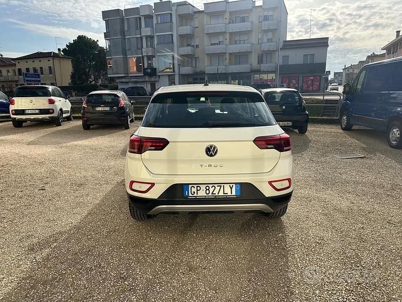 Usata VW T-Roc Life 110 CV (80 kW) 2023 Bianco SUV