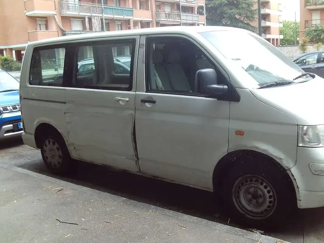 Usata VW Caravelle 102 CV (75 kW) 2006 Bianco Furgone