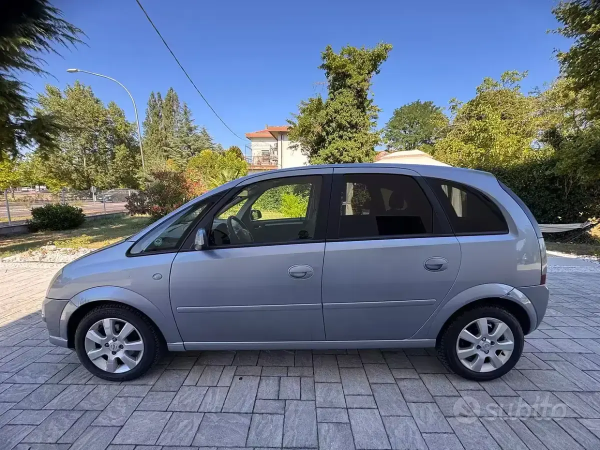 Usata Opel Meriva Enjoy 90 CV (66 kW) 2006 Grigio Monovolume