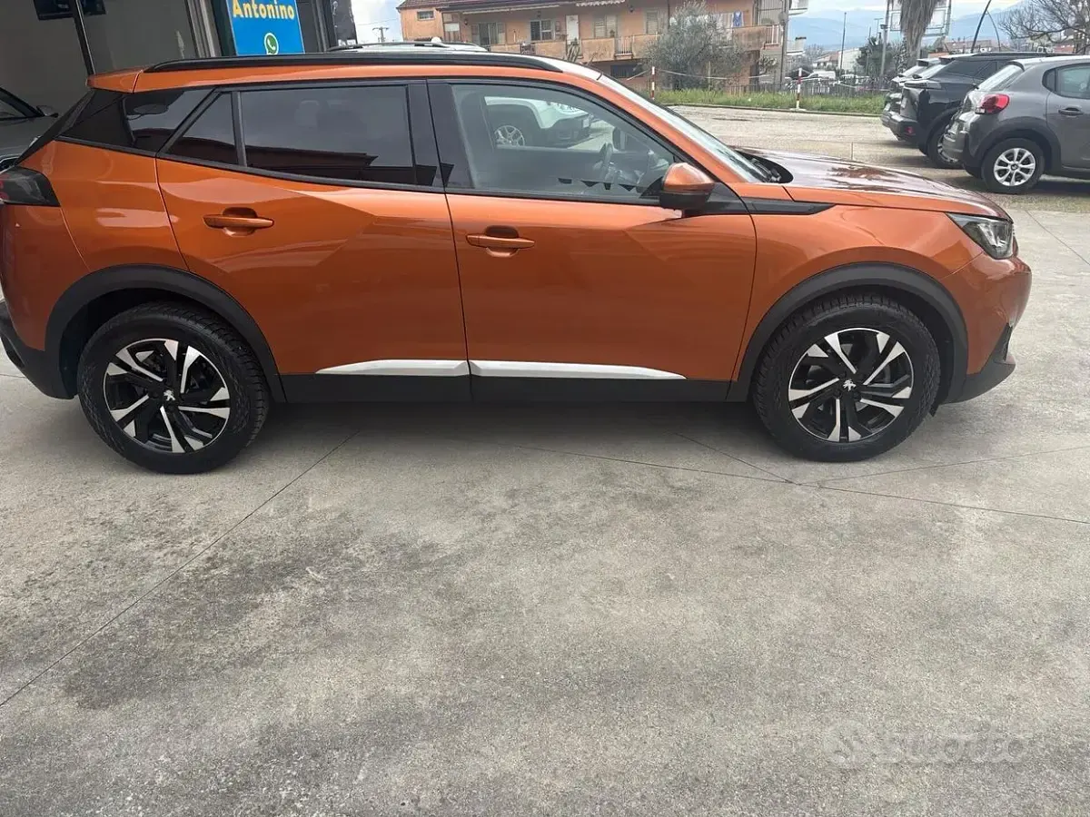 Usata Peugeot 2008 Allure 131 CV (96 kW) 2021 Marrone SUV