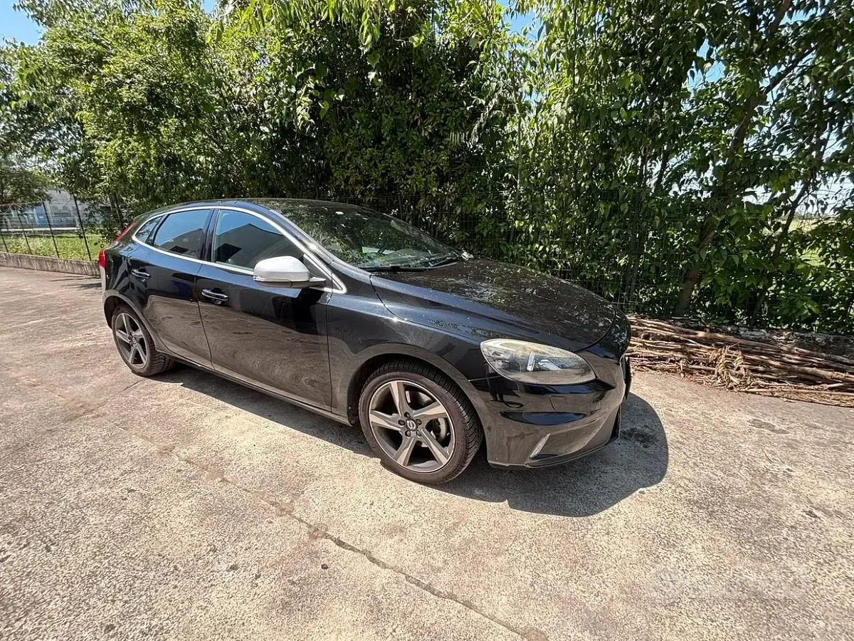 Usata Volvo V40 R-Design Kinetic 120 CV (88 kW) 2016 Berlina