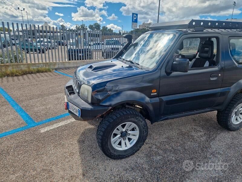 Usata Suzuki Jimny 86 CV (63 kW) 2007 Nero SUV
