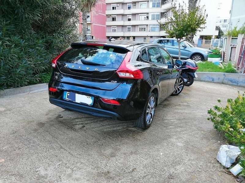 Nero Usata 2016 Volvo V40 Kinetic Tre volumi | 8000 € (Molto cara) - Immagine 1/4