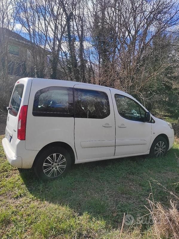 Usata Peugeot Partner 109 CV (80 kW) 2012 Bianco Monovolume