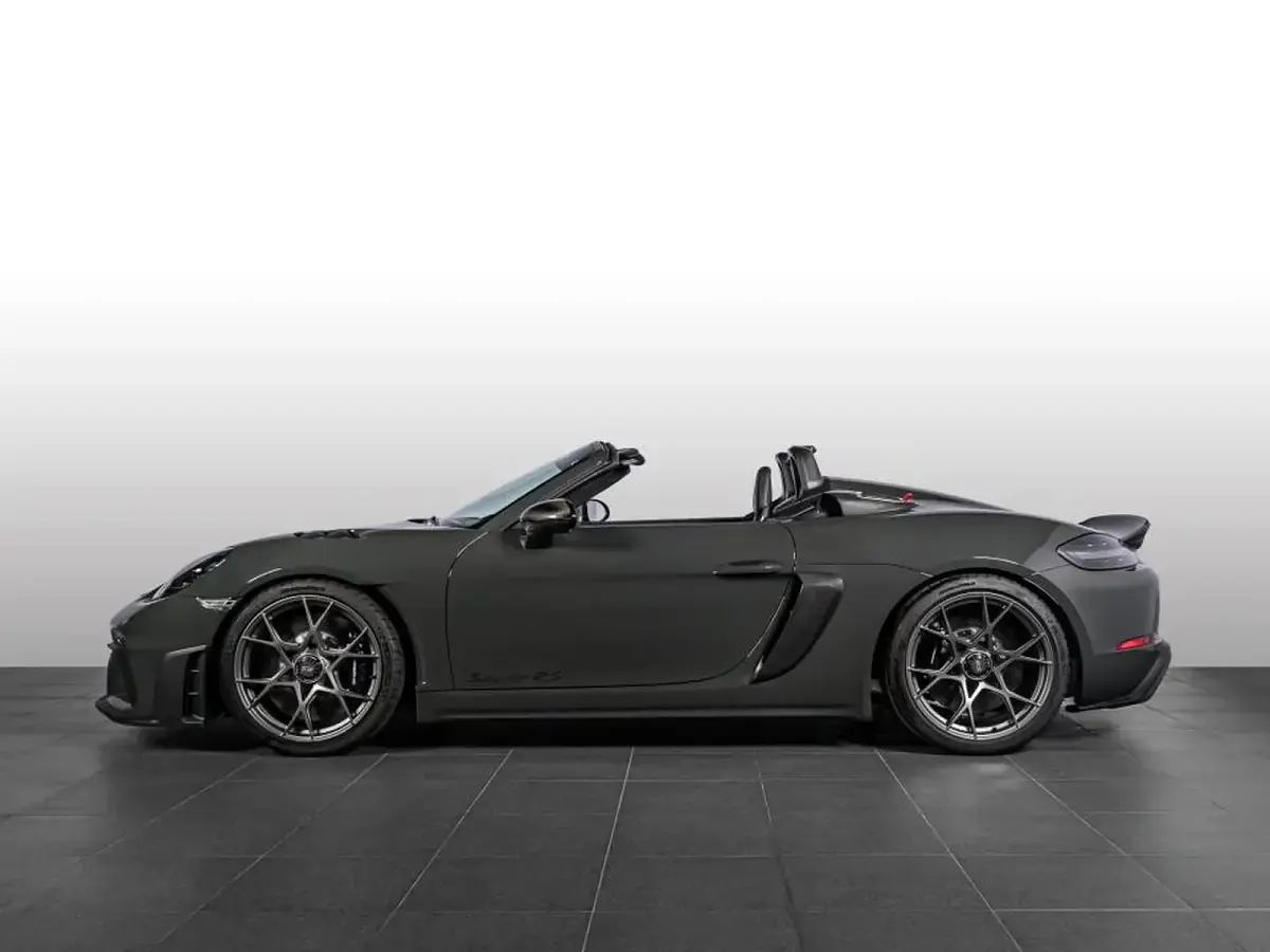Nuova Porsche 718 Spyder 2026 Colore su campione/capote nera con finiture grigio artico Cabrio