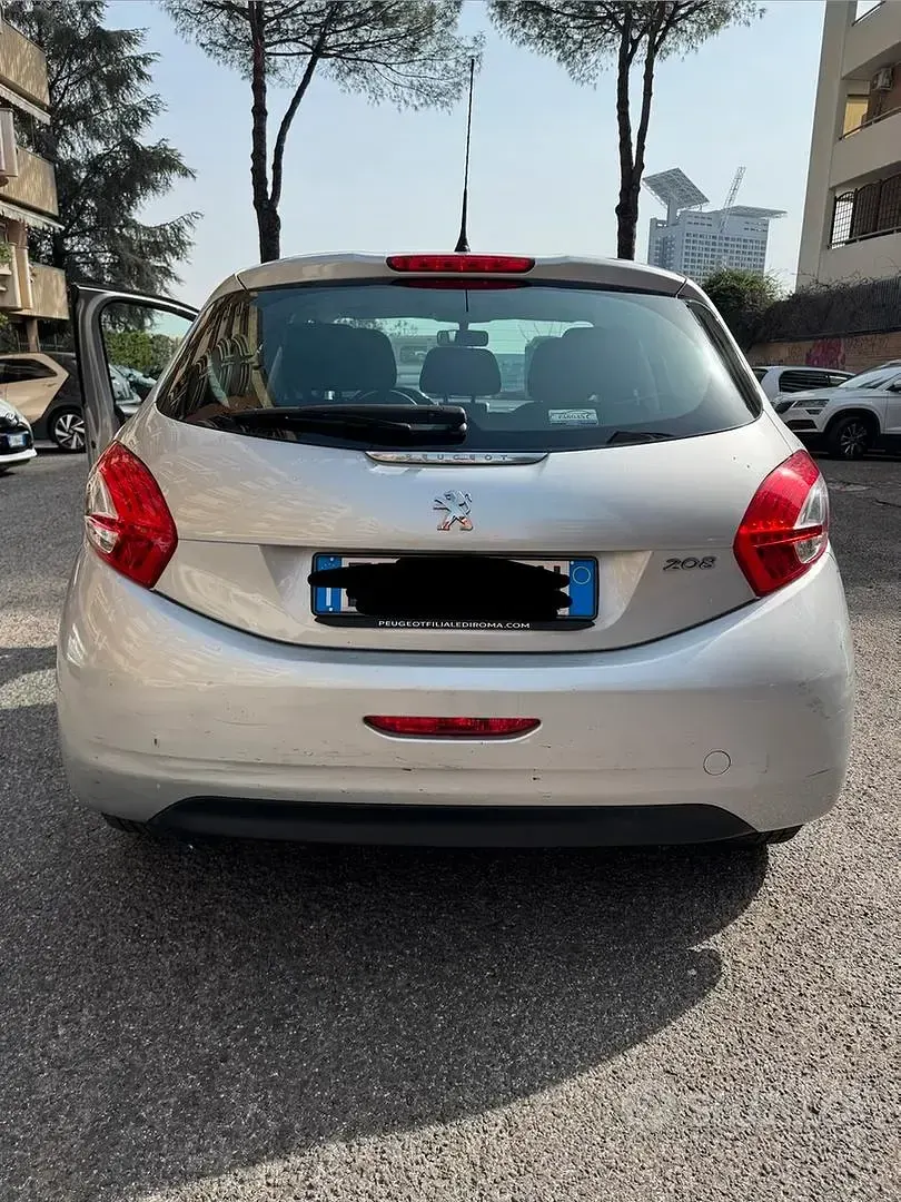 Usata Peugeot 208 95 CV (69 kW) 2015 Utilitaria