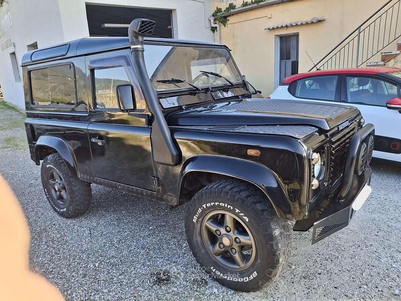 Usata Land Rover Defender 122 CV (89 kW) 1999 Nero Station wagon