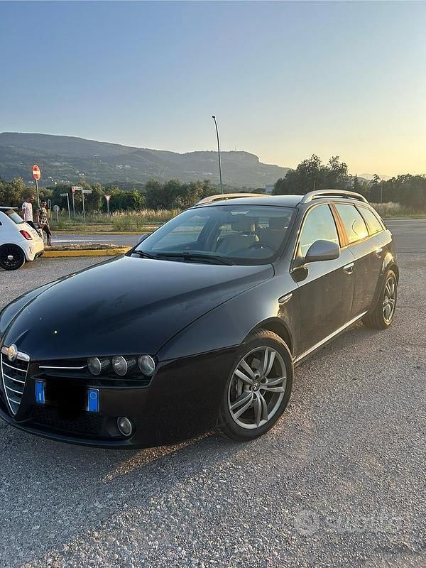 Usata 2010 Alfa Romeo 159 Station wagon | 2300 € (Ottimo prezzo) - Immagine 1/4