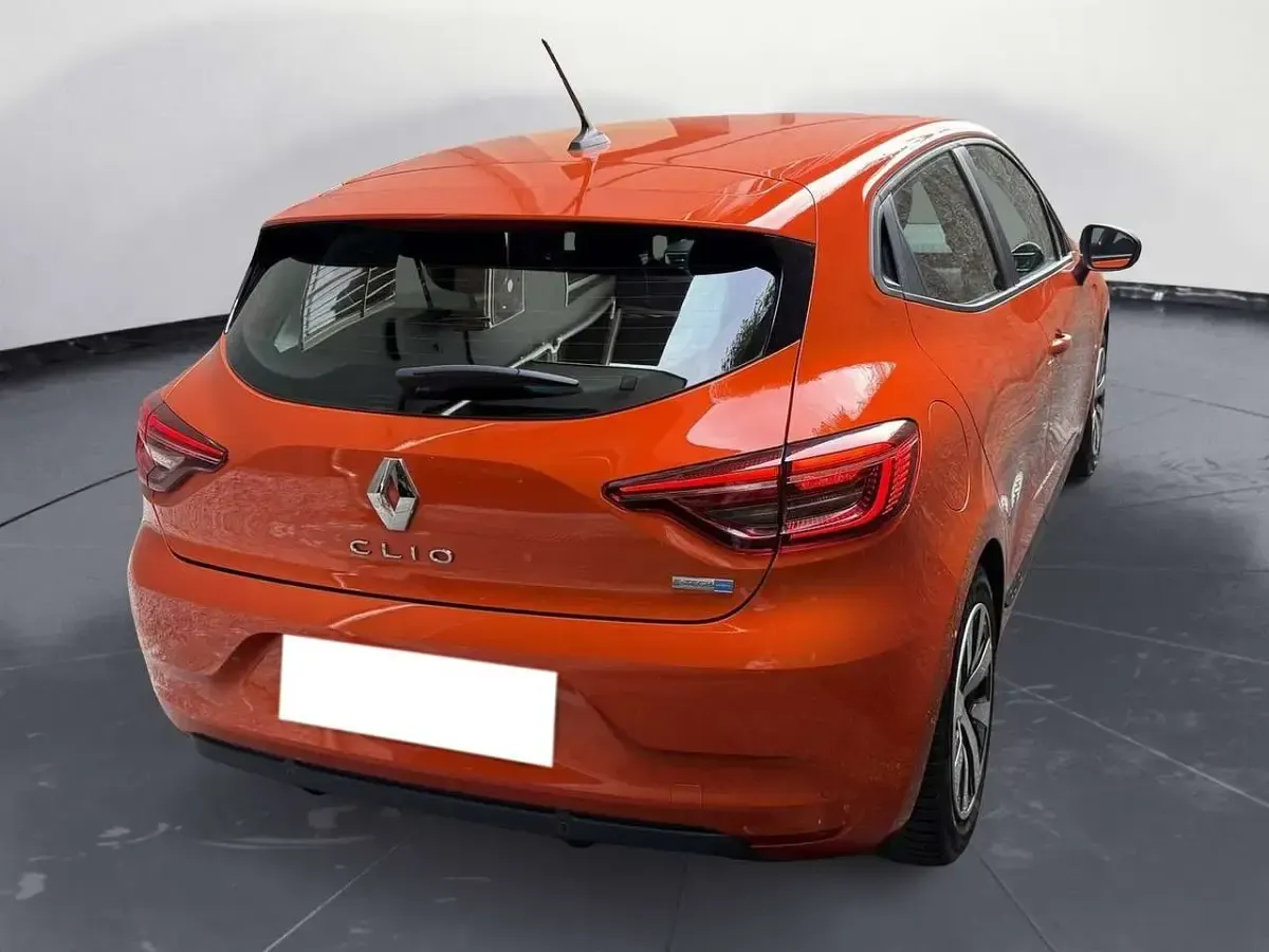 Usata Renault Clio Equilibre 140 CV (102 kW) 2023 Arancione Utilitaria