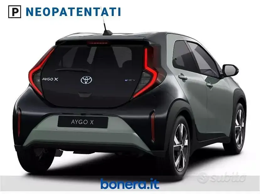 Nuova Toyota Aygo X 92 CV (67 kW) 2026 Verde SUV