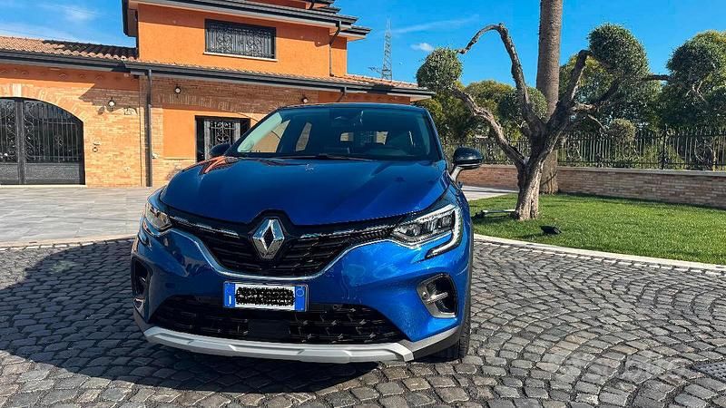 Usata Renault Captur Techno 101 CV (74 kW) 2023 Blu/azzurro SUV