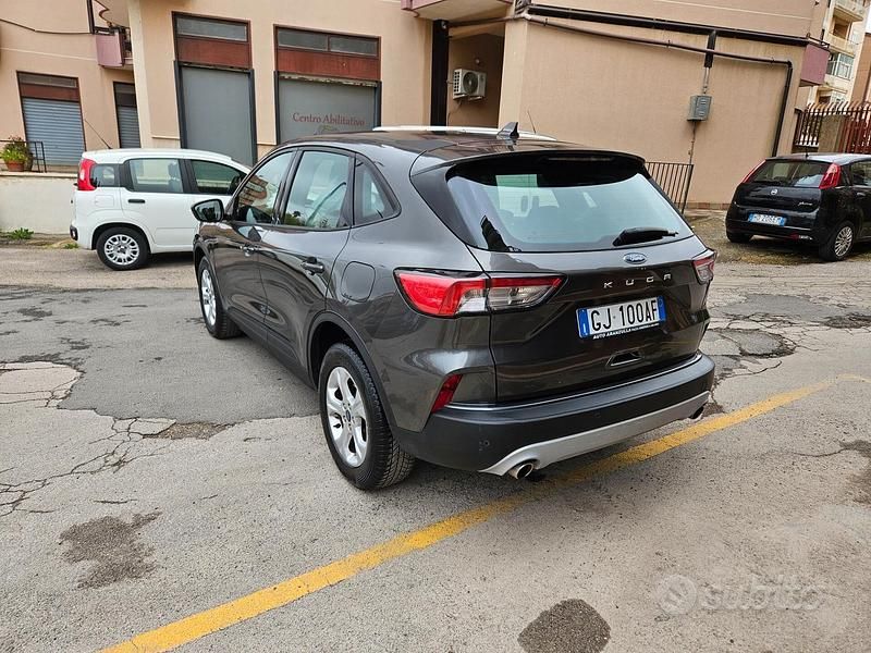 Begagnad Ford Kuga 120 HK (88 kW) 2022 Grå SUV