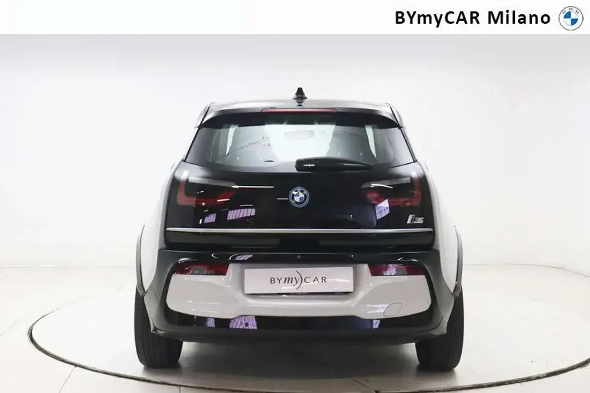 Usata BMW i3 Advantage 135 kW (184 CV) 2022 Capparis white con accenti in Utilitaria