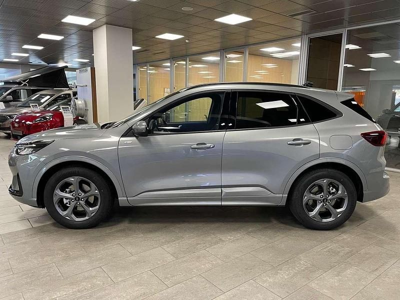 Nuova Ford Kuga ST-Line 179 CV (131 kW) 2025 Solar silver SUV