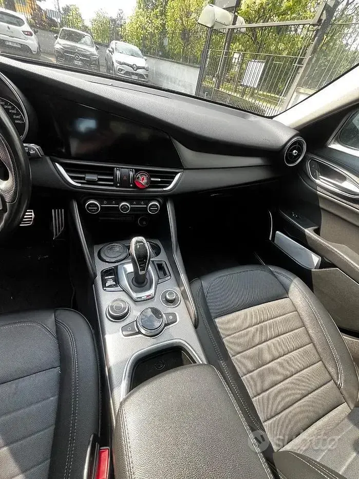 Usata Alfa Romeo Giulia Sprint 160 CV (117 kW) 2021 Nero Berlina